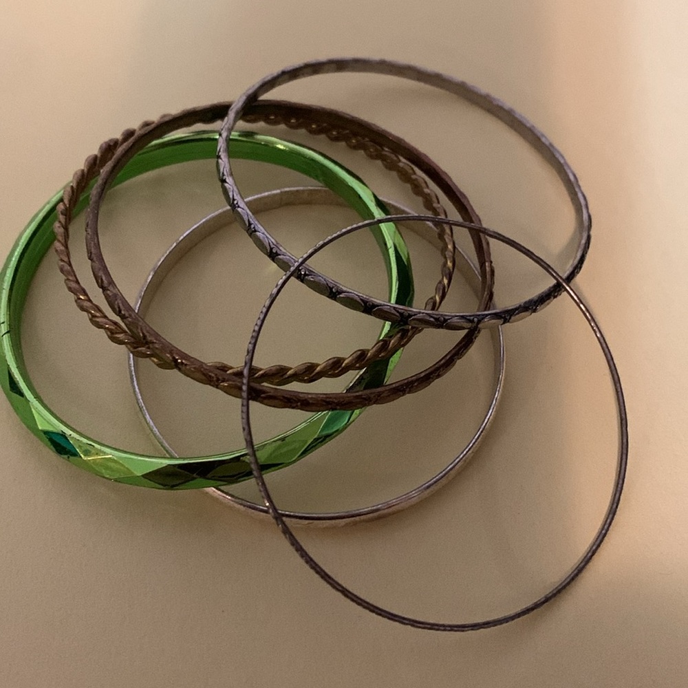 Six bracelets - Picture 6 of 6